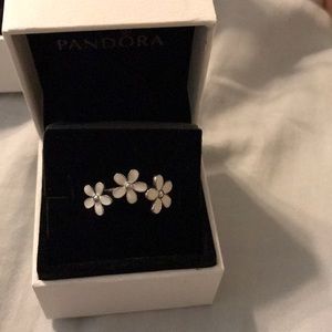 💯Authentic Pandora Daisy ring